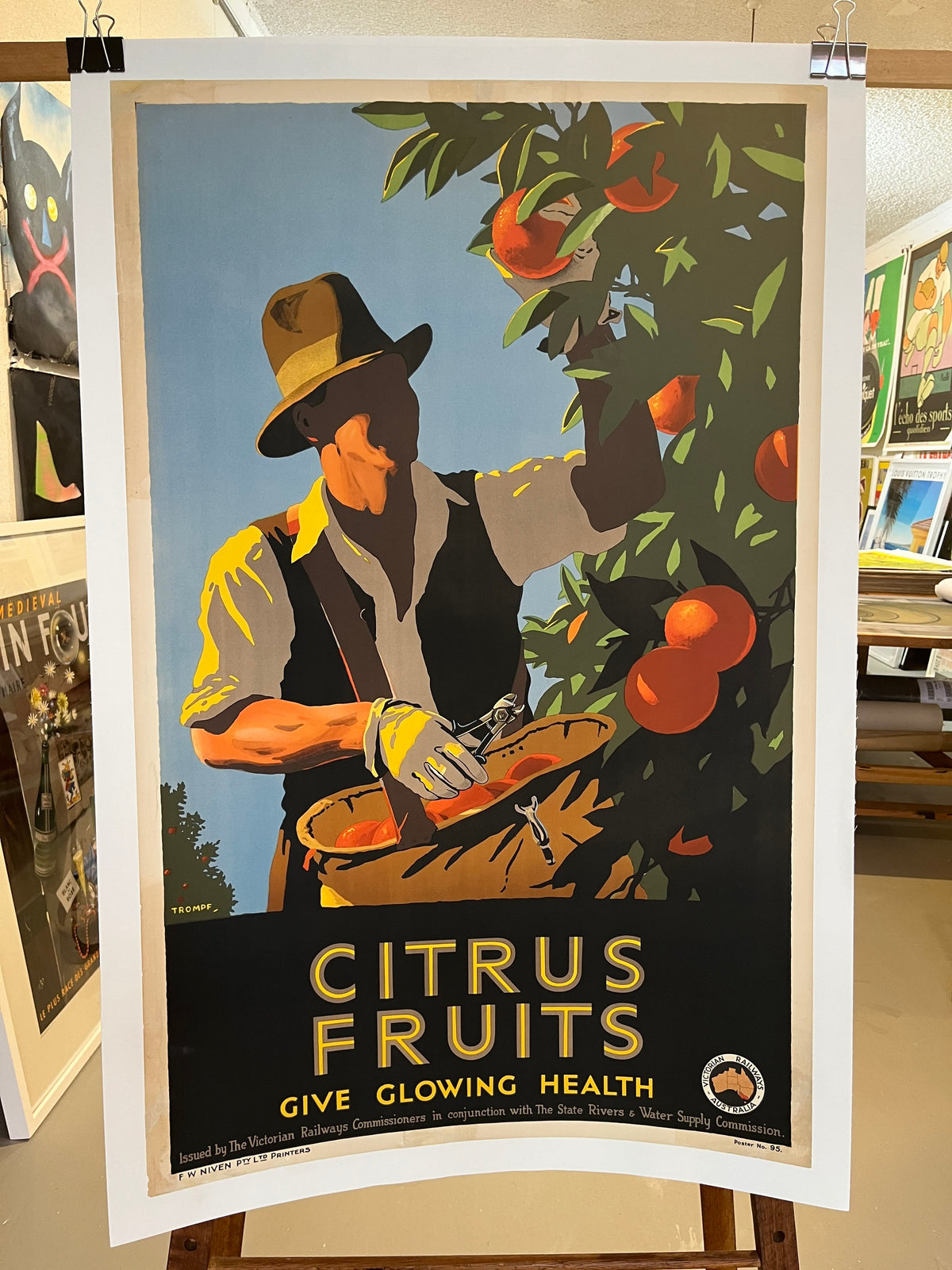 Trompf: Citrus Fruits Give Glowing Health